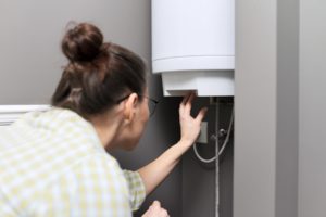 給湯器がガス臭いと感じたときの安全な対処策と原因を専門家が徹底解説
